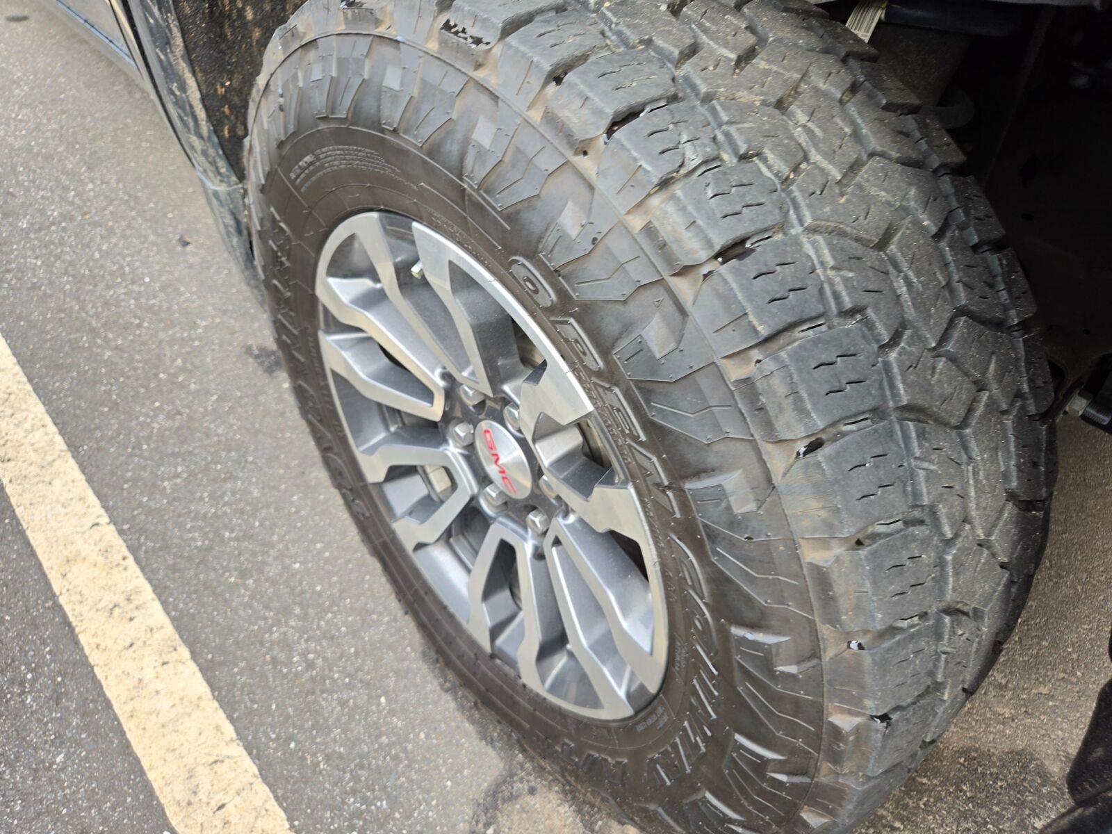 Used 2021 ONYX BLACK GMC AT4 image 3