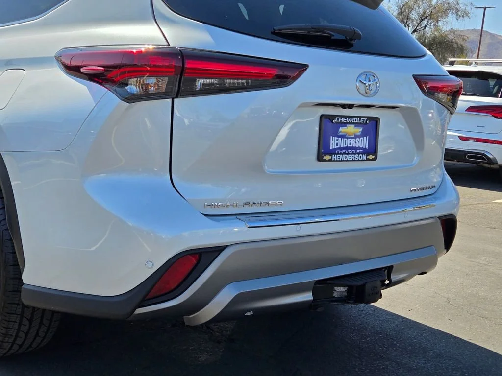 Used 2024 Wind Chill Pearl Toyota LE image 5