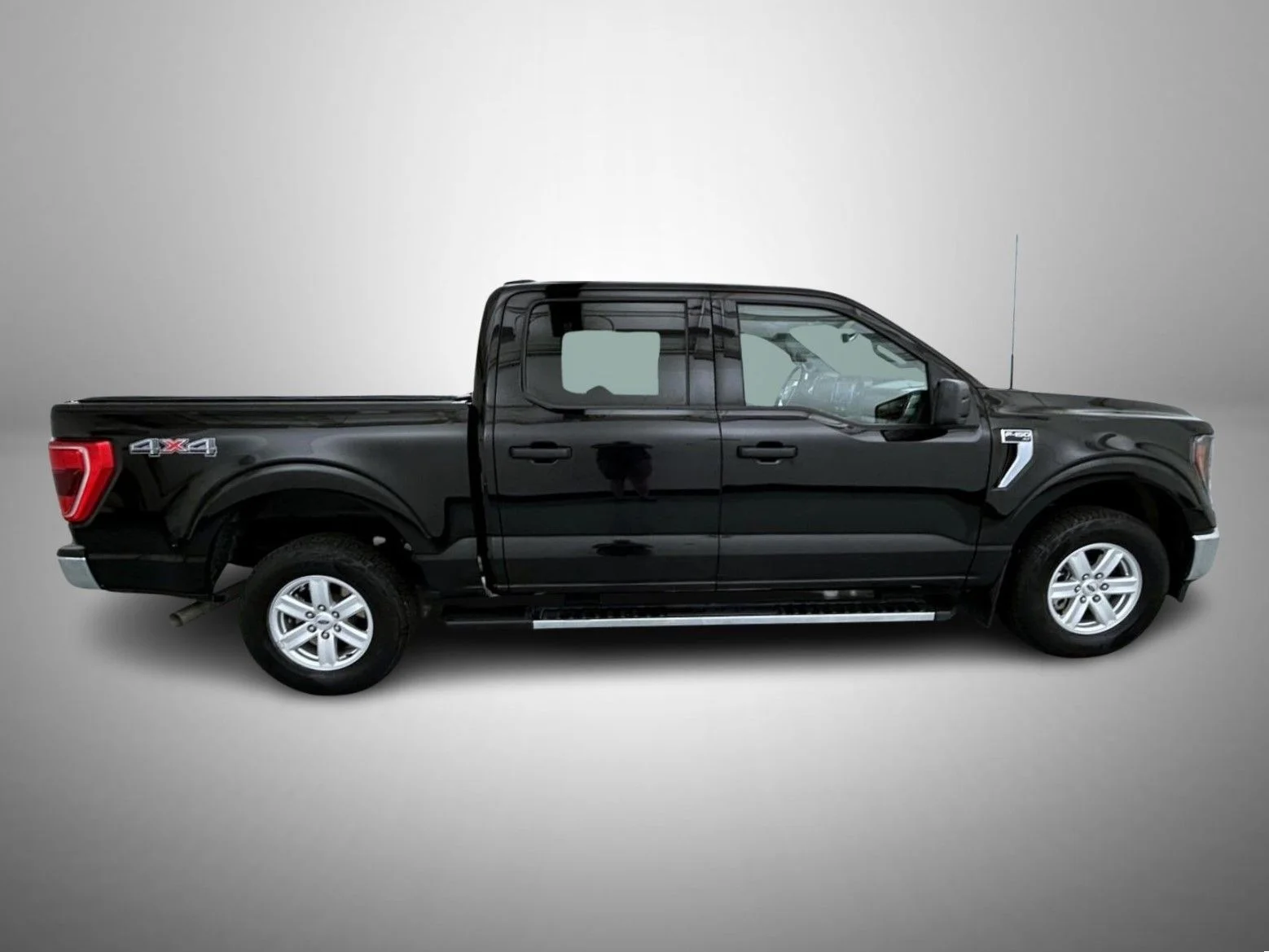 Used 2023 Black Ford XLT image 4