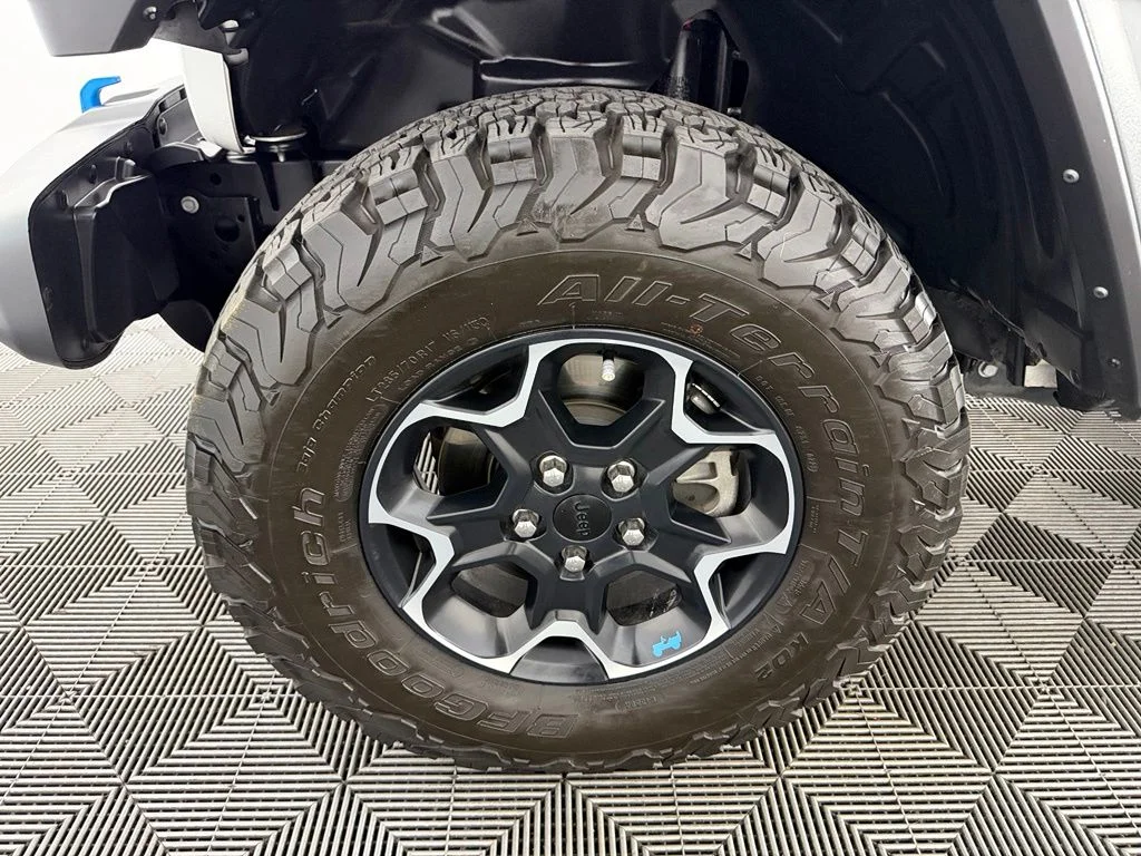 Used 2023 White Jeep Rubicon 4xe image 11