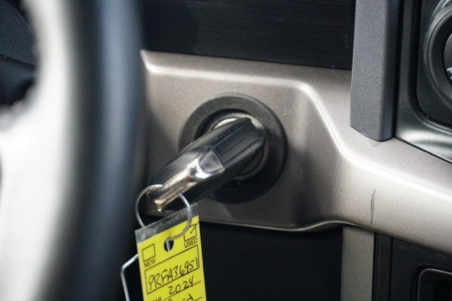 Used 2024 Agate Black Metallic Ford XLT image 27