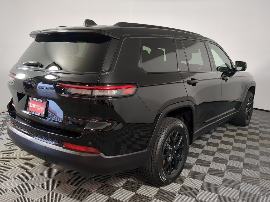 Used 2024 Diamond Black Crystal Pearlcoat Jeep Altitude X image 11