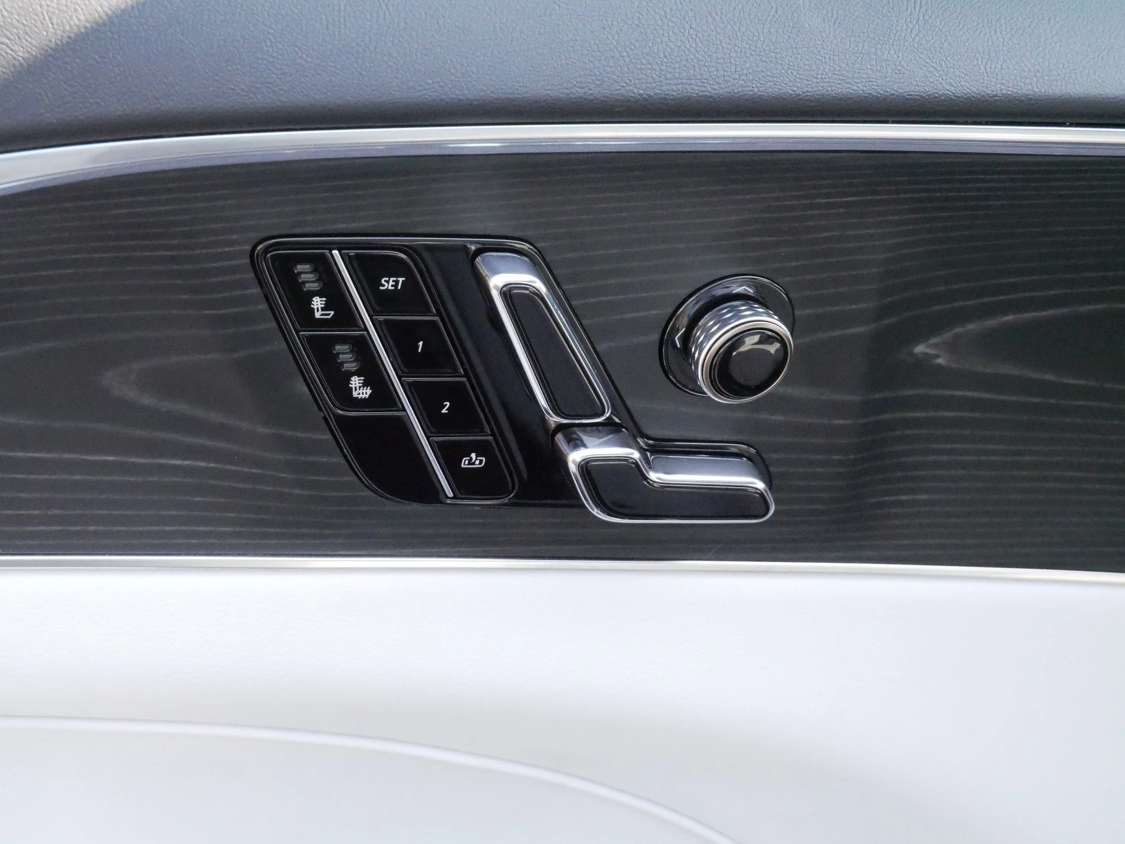 Used 2024 Crystal White Tricoat Cadillac Sport image 19