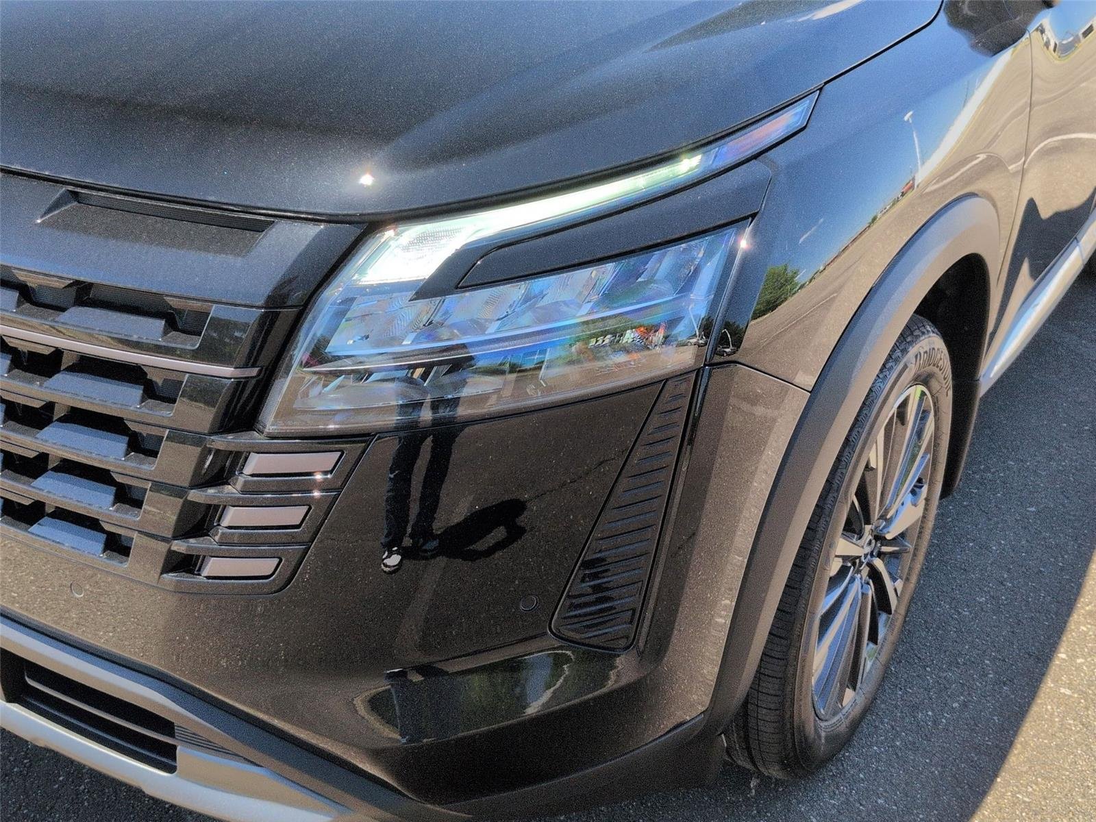 New 2026 Super Black Nissan Platinum image 9