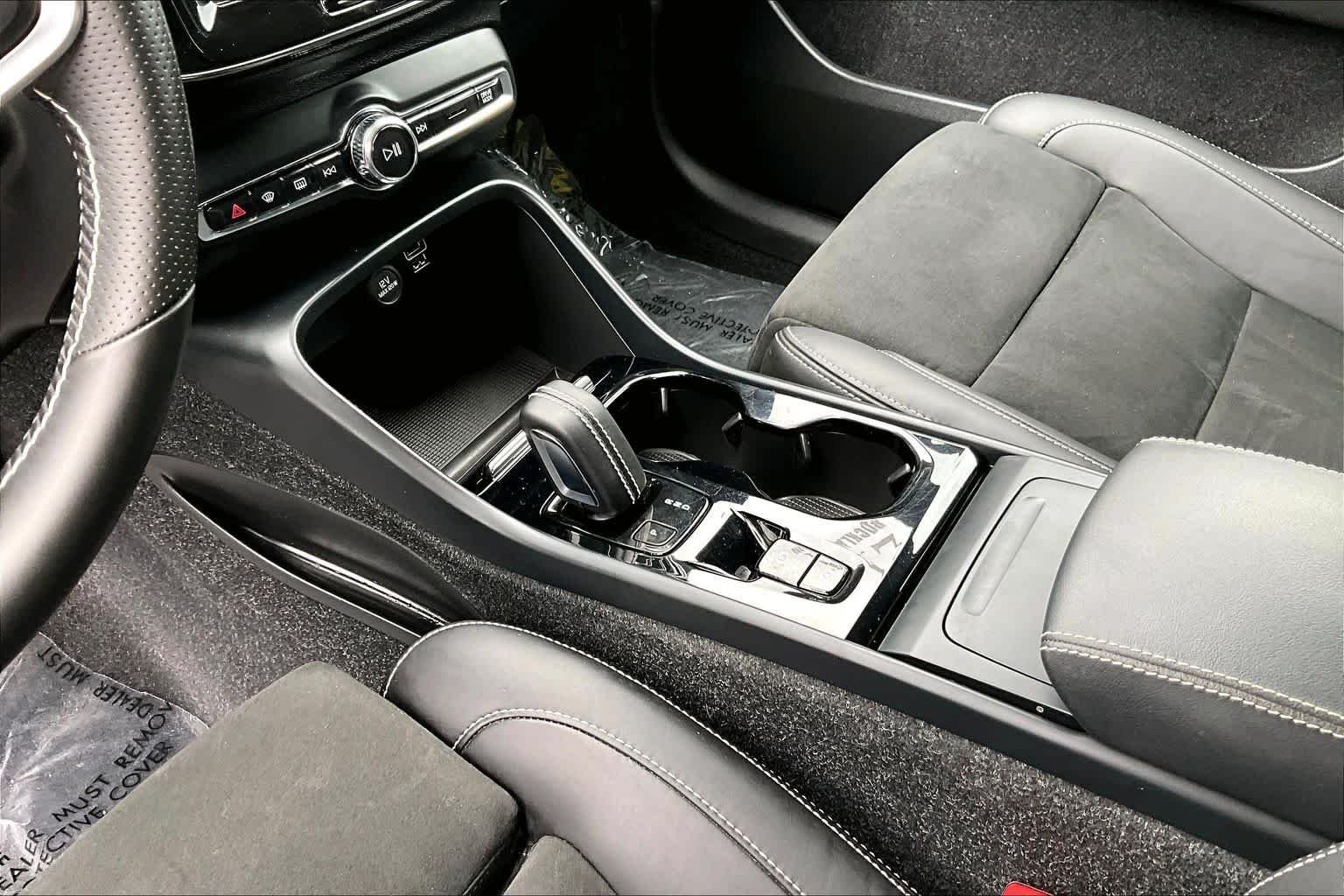 Used 2021 Thunder Grey Metallic Volvo R-Design image 16