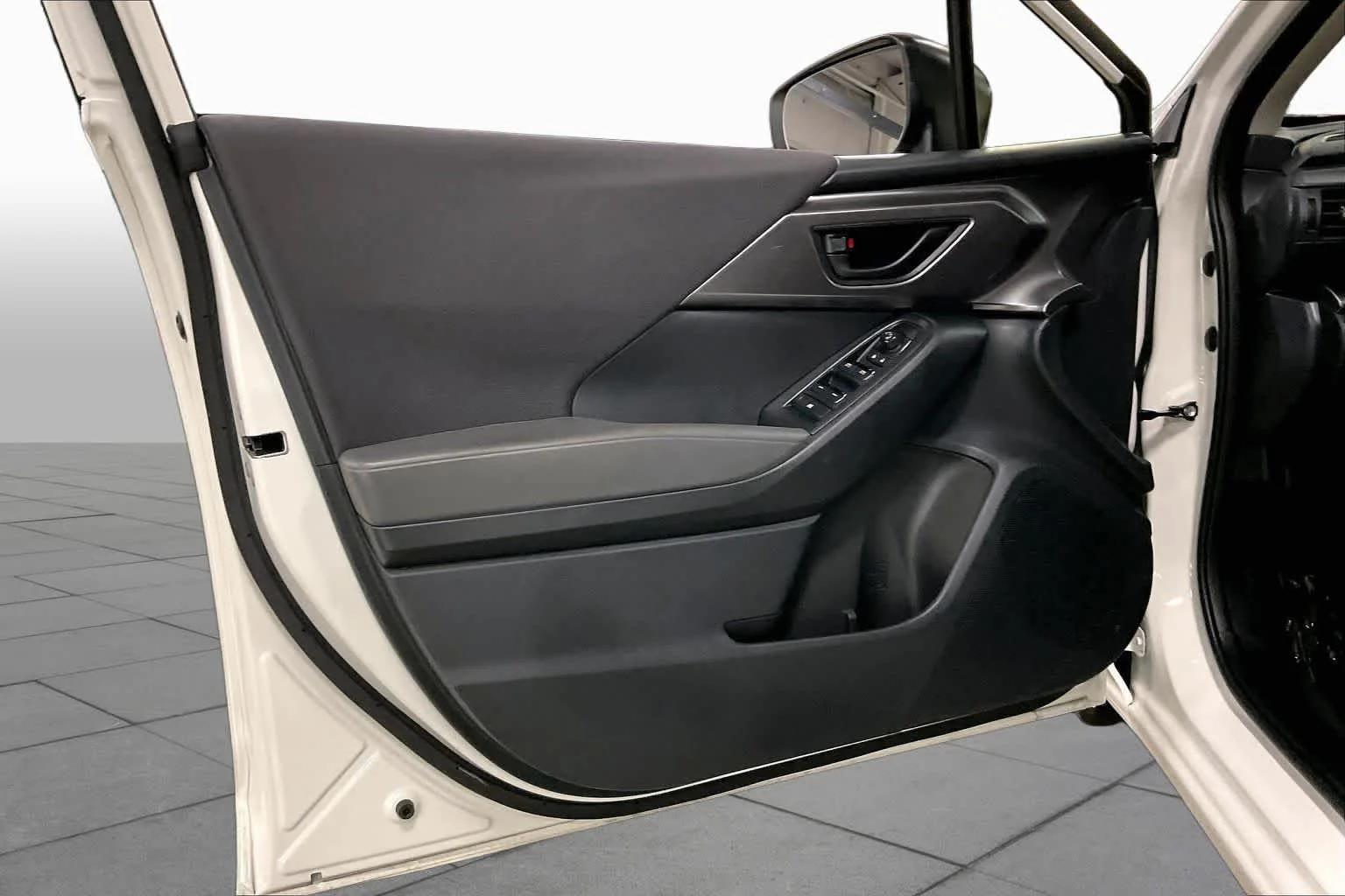 Used 2025 Crystal White Pearl Subaru  image 21