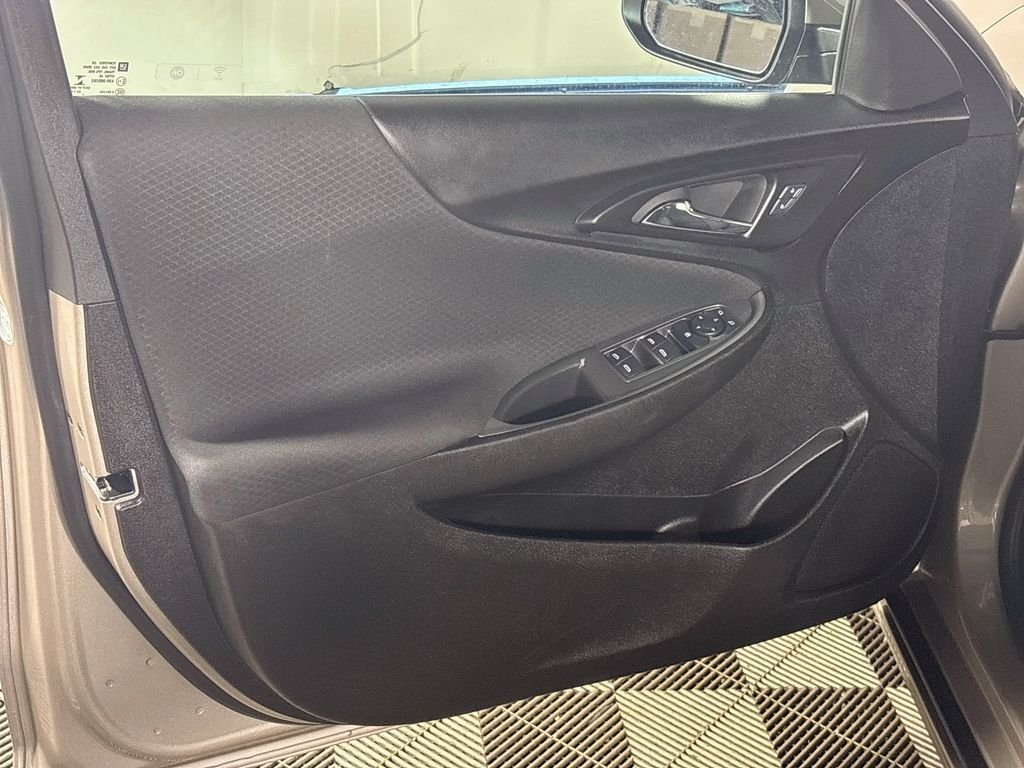 Used 2025 Gray Chevrolet LT image 10