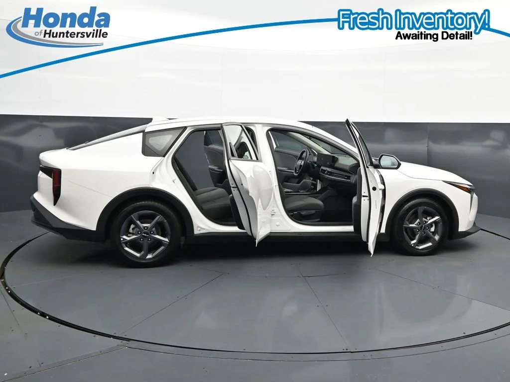 2025 Kia K4 LXS - Photo 40