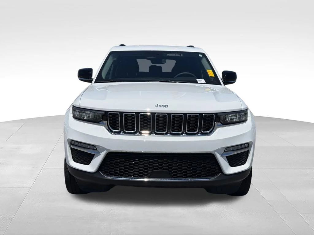 Used 2023 White/off-white Jeep Limited image 23