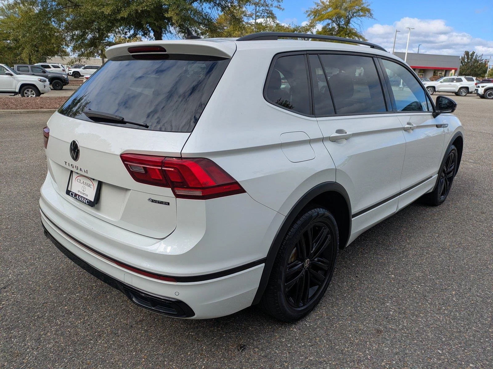 Used 2022 Pure White Volkswagen SE R-Line Black image 4