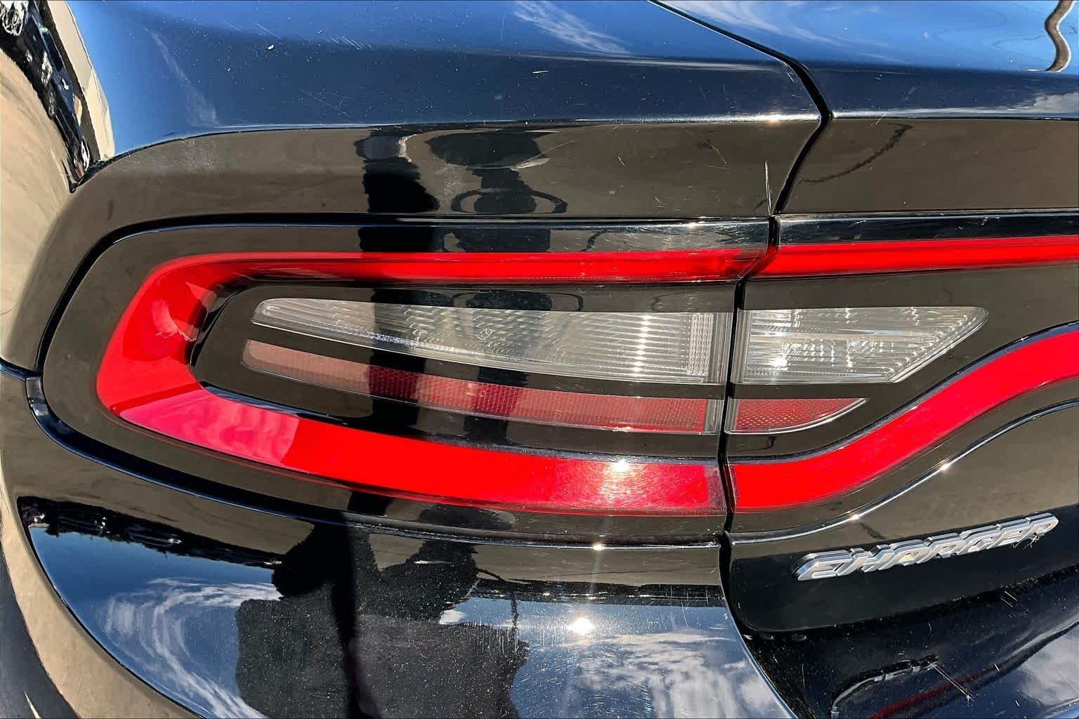Used 2017 Pitch Black Clearcoat Dodge SE image 28
