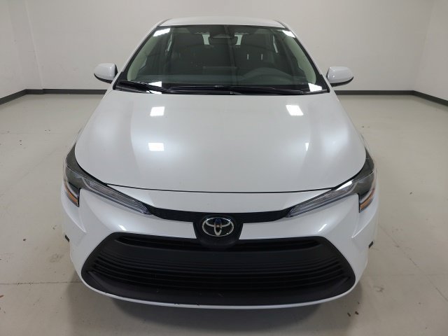 New 2026 Wind Chill Pearl Toyota LE image 2