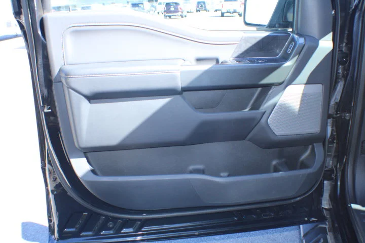 Used 2022  Ford LARIAT 4WD image 9