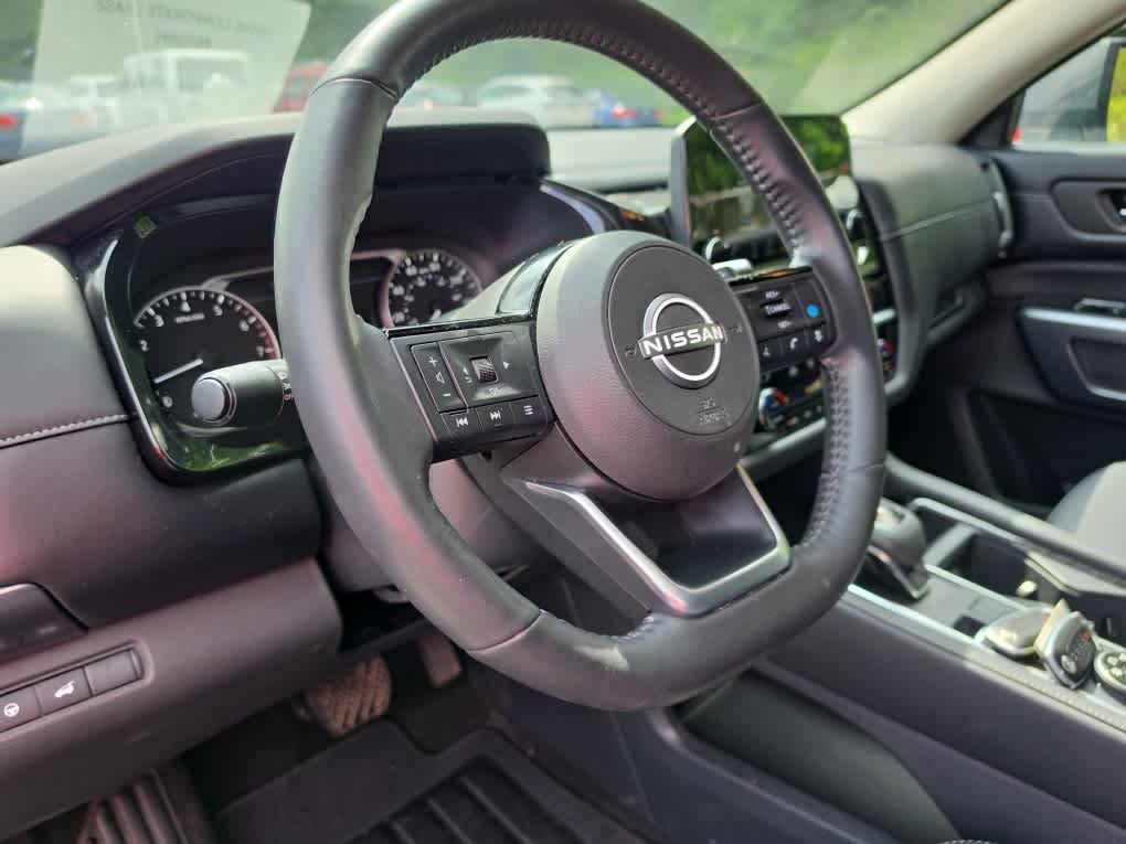 Used 2025 Gun Metallic Nissan SL image 20