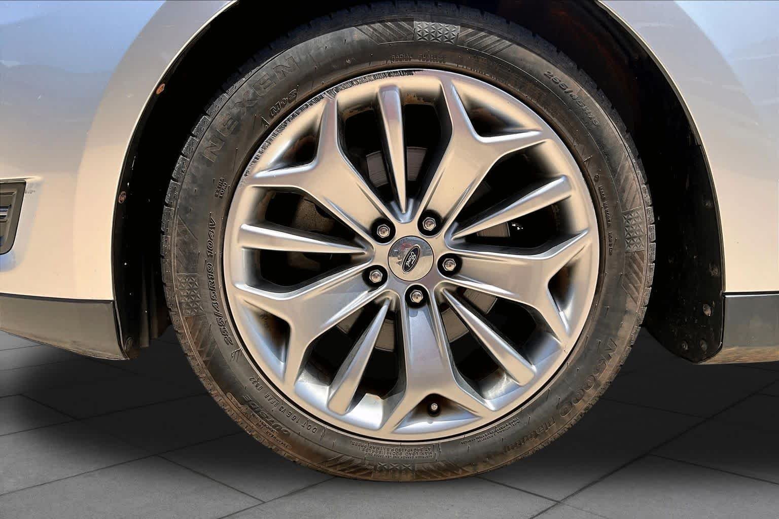 Used 2013 Ingot Silver Metallic Ford Limited image 10