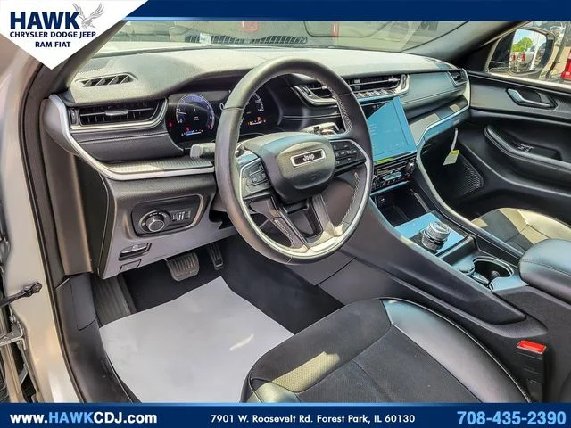 Used 2024 Silver Jeep Altitude X image 9