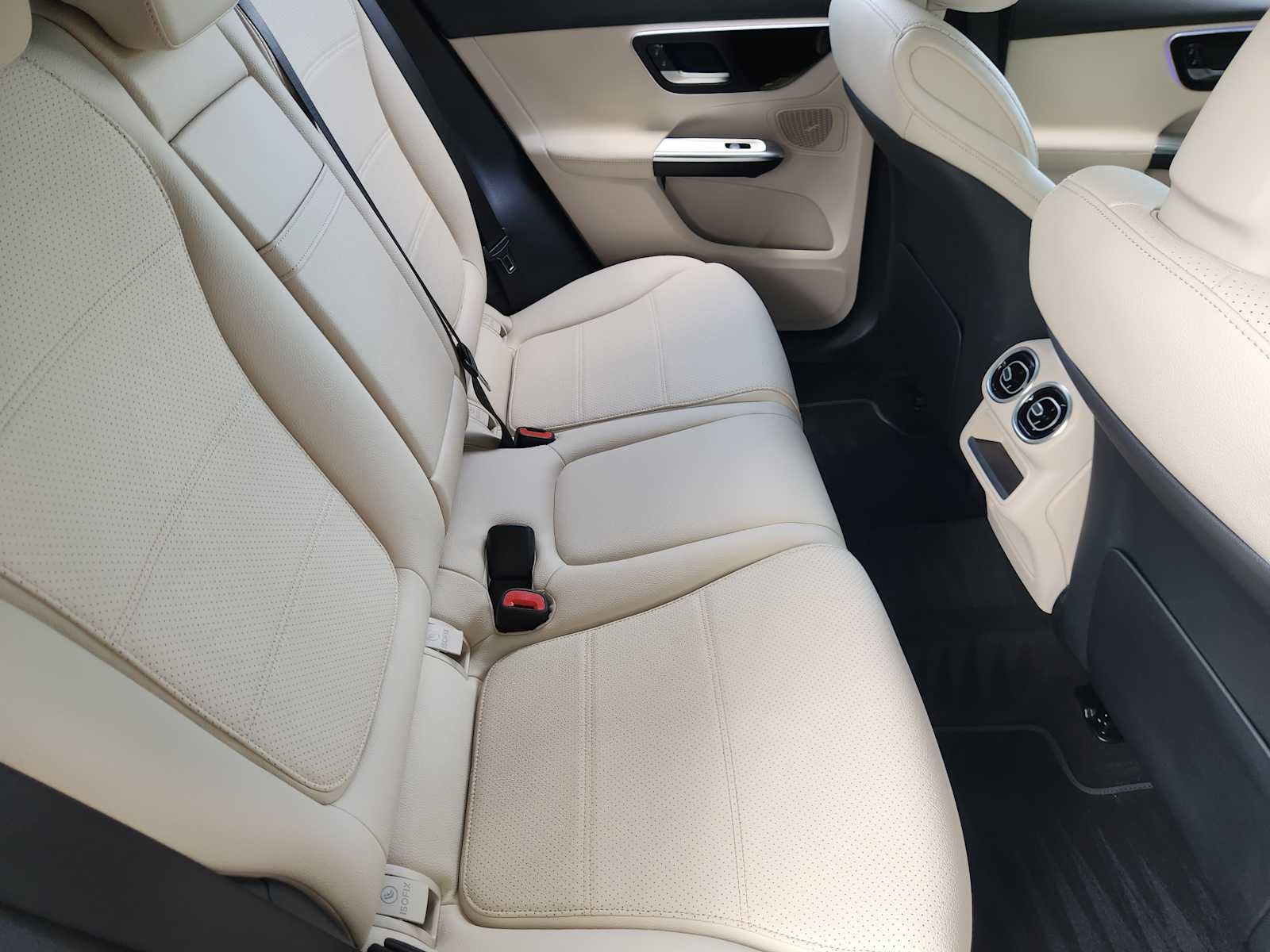 Certified Used 2026 Polar White Mercedes-Benz GLC 300 image 31