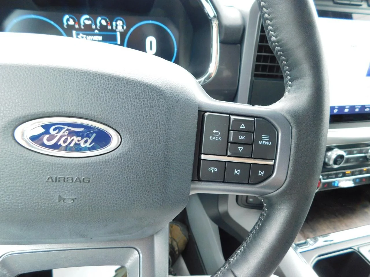 Used 2023 Iconic Silver Metallic Ford LARIAT 4WD SUPERCREW 6.5 ft image 42