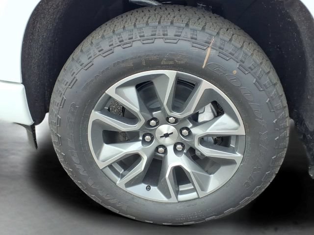 New 2026 Summit White Chevrolet RST image 15