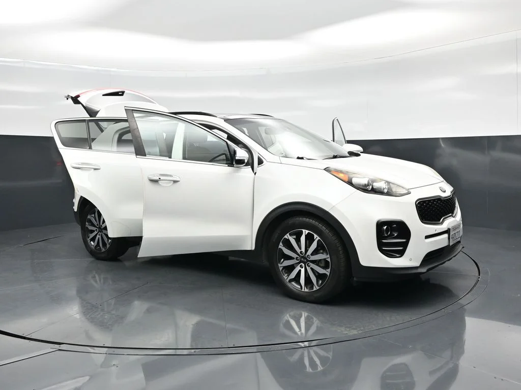 Used 2018 White Kia EX image 33