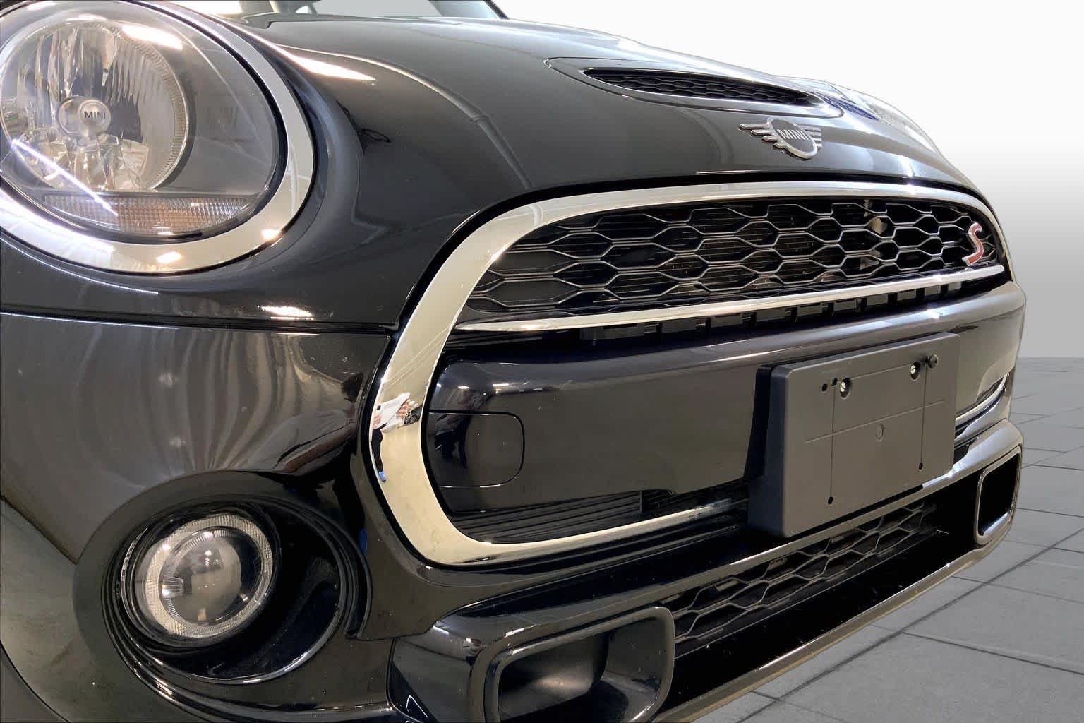 Used 2021 Midnight Black Metallic MINI Cooper S image 32