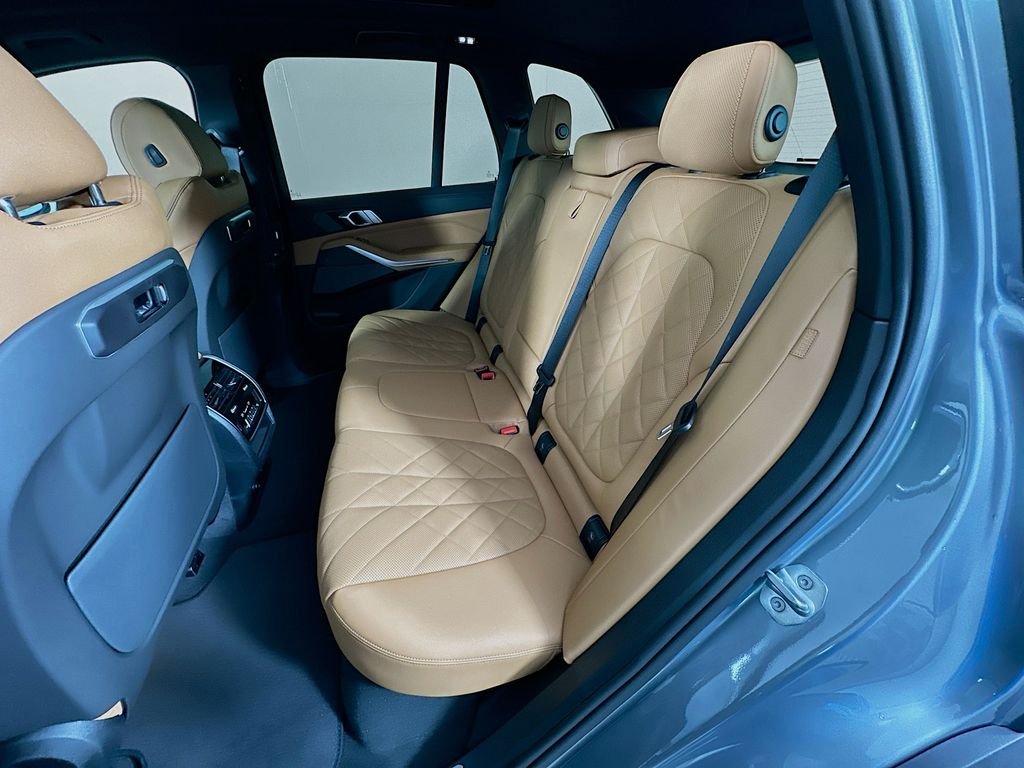 New 2026 Gray Metallic BMW xDrive40i image 17