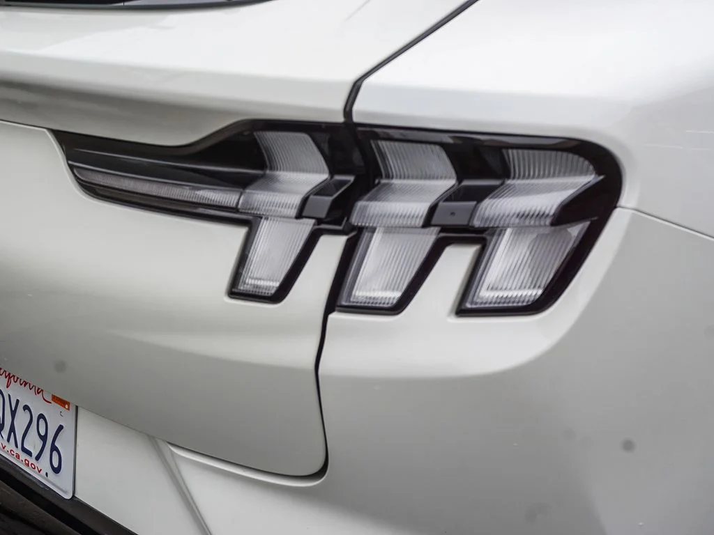 Used 2022 White Ford Premium image 8