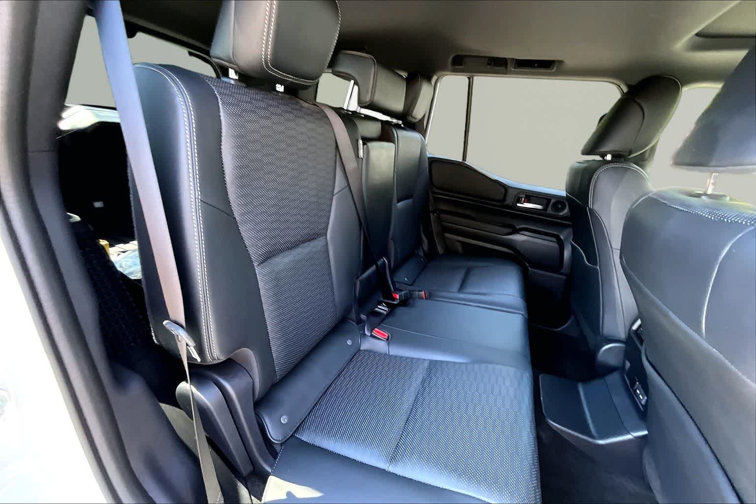 Used 2025 Wind Chill Pearl Toyota  image 20