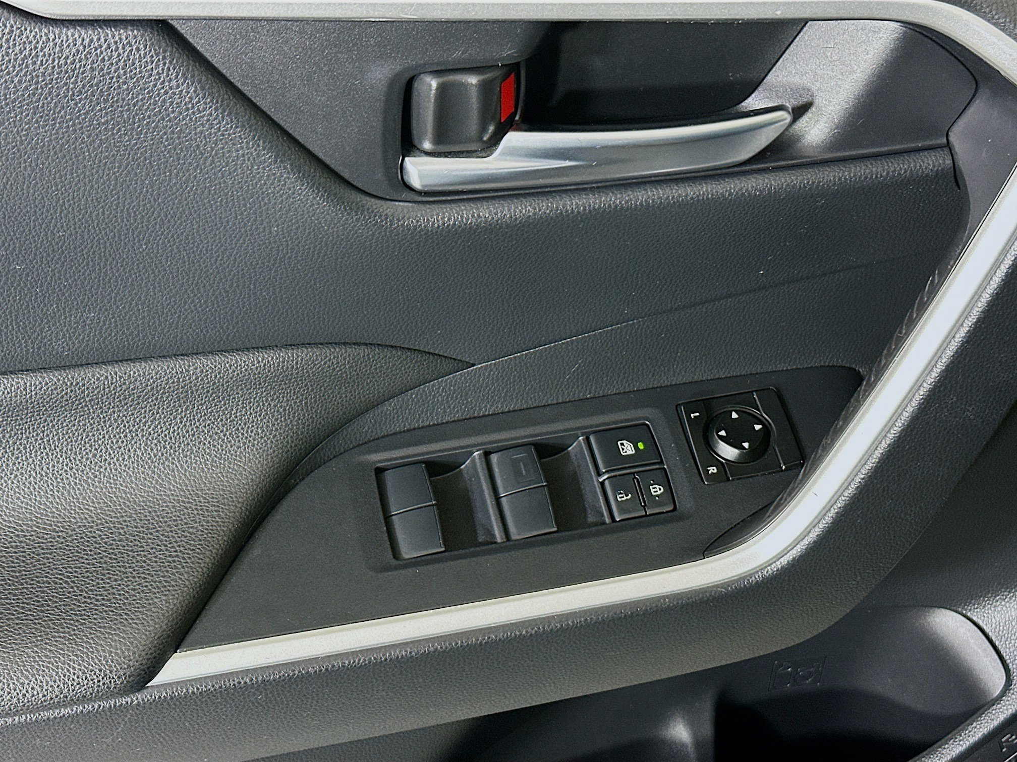 Used 2019 Magnetic Gray Metallic Toyota XLE image 14