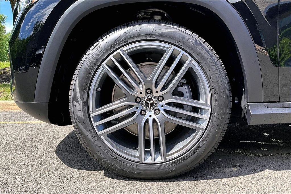 New 2026 Black Mercedes-Benz GLS 450 image 11