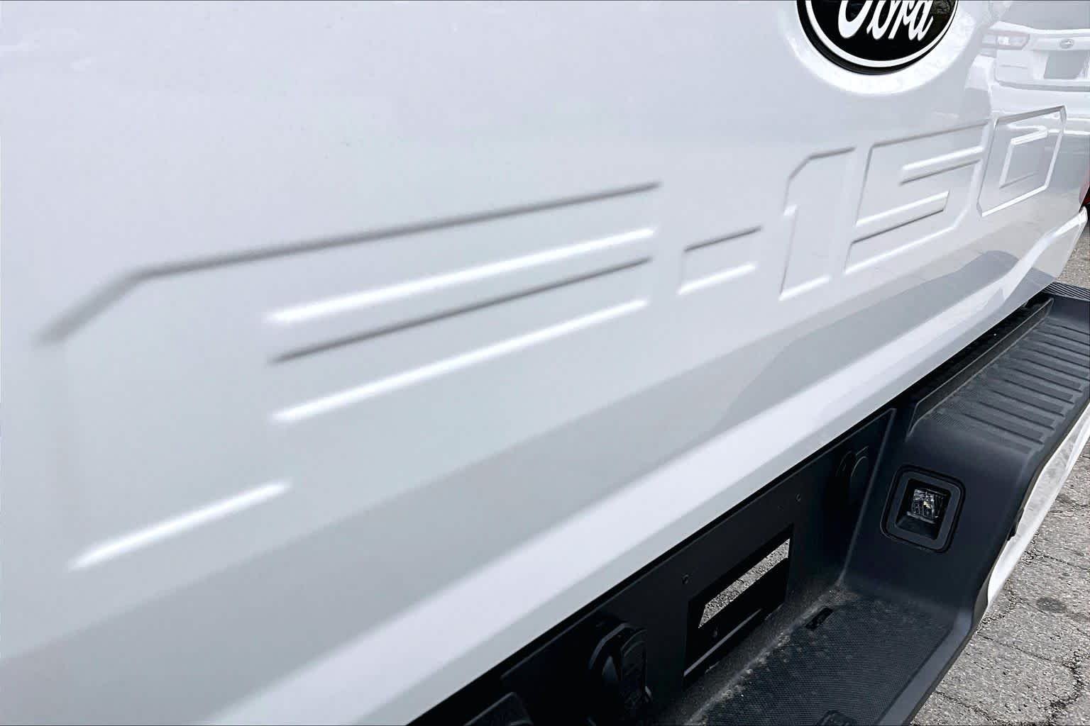 Used 2025 Star White Metallic Tri-Coat Ford LARIAT image 10