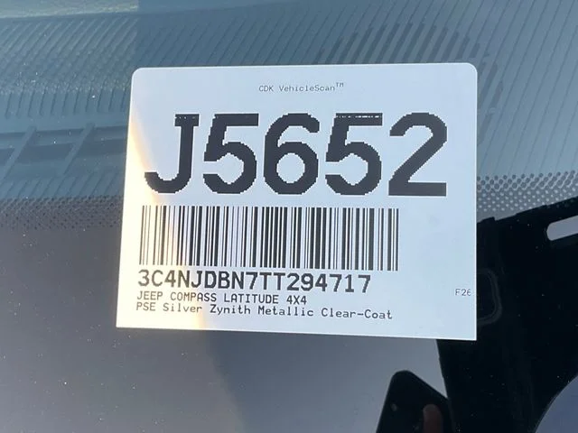 New 2026 Silver Zynith Metallic Clear-Coat Exterior Paint Jeep Latitude image 28