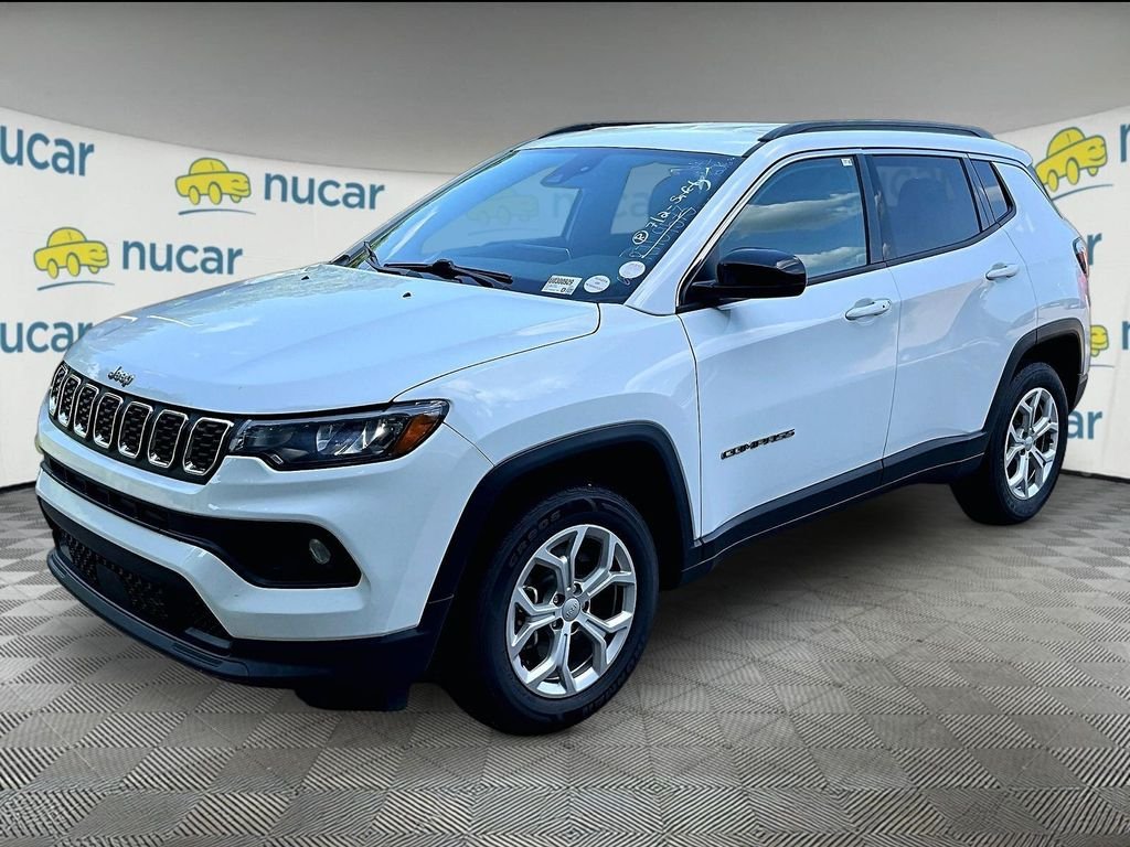 Used 2024 White Jeep Latitude image 3