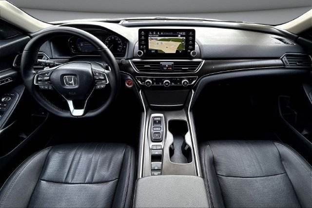Used 2019 White Honda Touring image 9