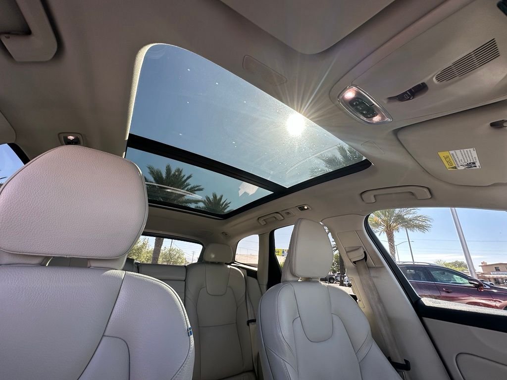 Used 2019 Red Volvo T6 Momentum image 19