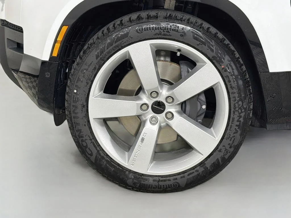New 2026 Fuji White Land Rover X-Dynamic SE image 33