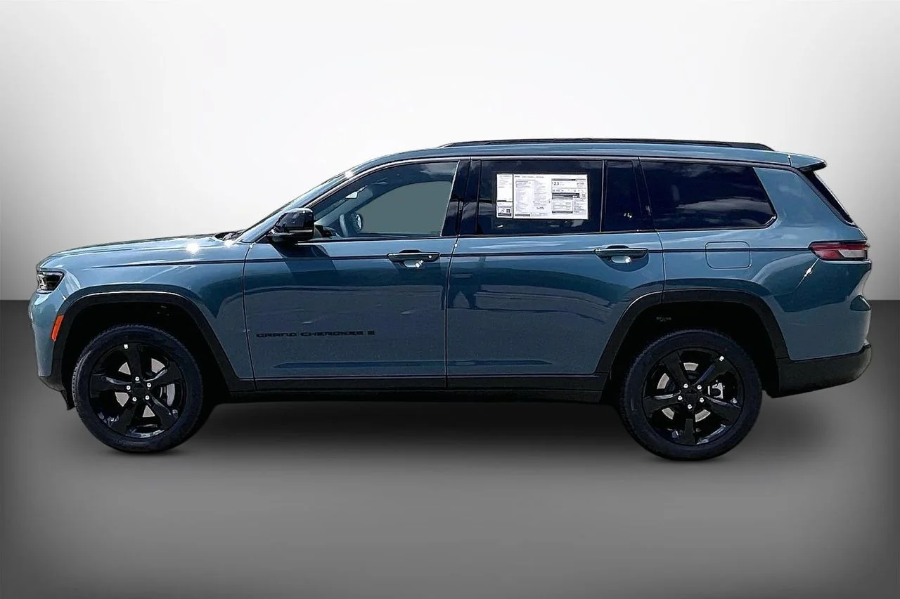 New 2026 Steel Blue Exterior Paint Jeep Limited image 5