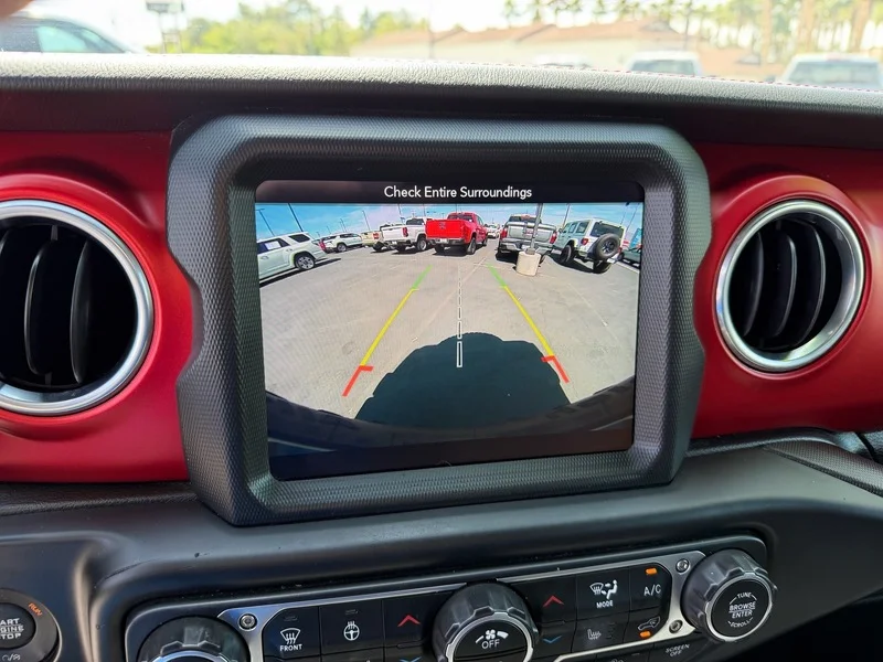 Used 2019 Granite Crystal M Jeep Rubicon image 11
