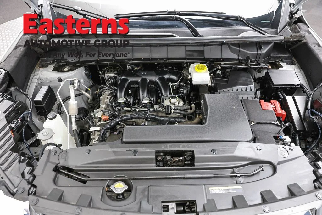 Used 2023 Silver Nissan S image 7