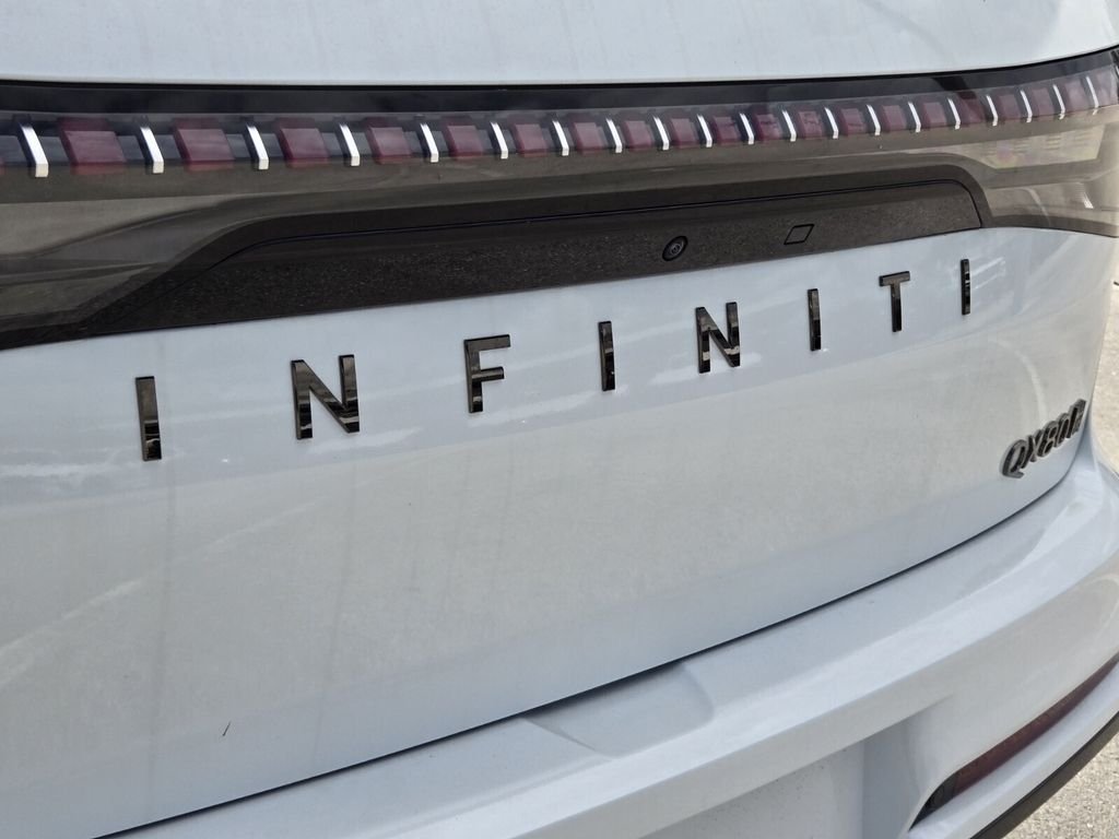 New 2026 RADIANT WHITE INFINITI Autograph 4WD image 9