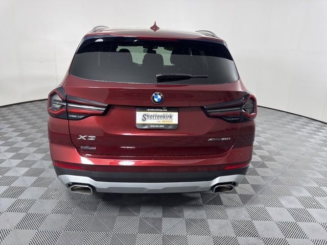 Used 2022  BMW xDrive30i image 4