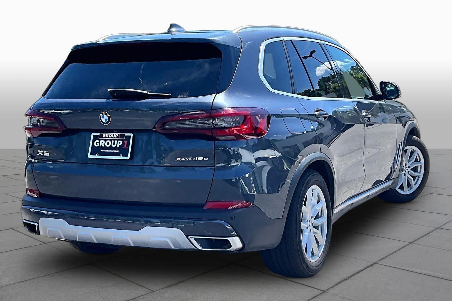 Used 2021 Arctic Gray Metallic BMW xDrive45e image 13