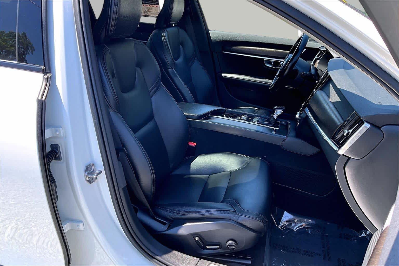 Used 2020 Crystal White Pearl Metallic Volvo  image 9