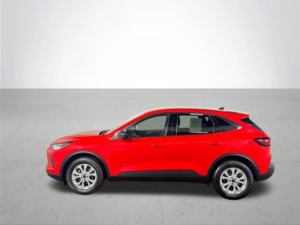 Used 2024 Red Ford Active image 9