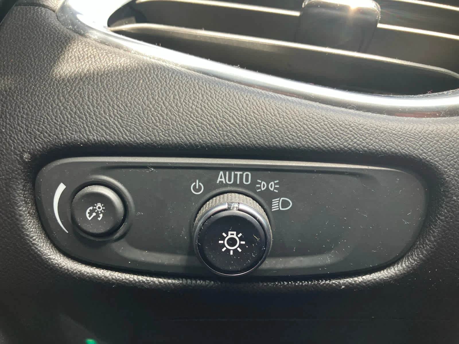 Used 2021 Summit White Chevrolet LT image 14