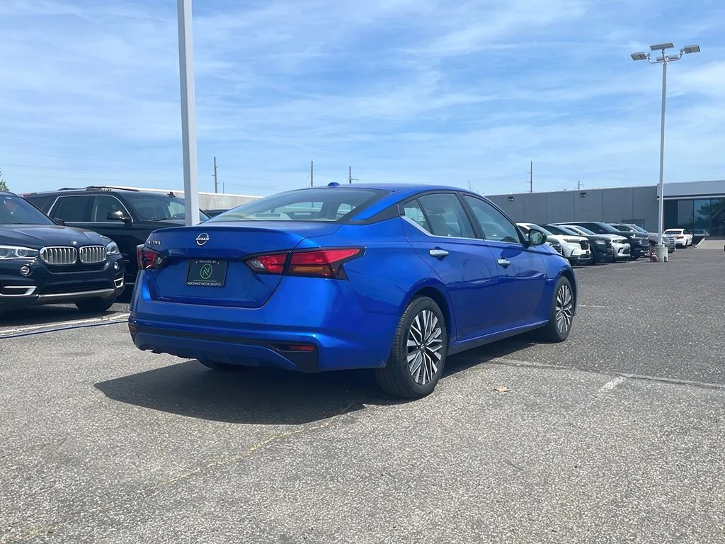 Used 2025 Bluestone Pearl Nissan SV image 7
