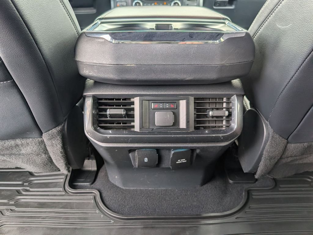 Used 2023  Ford Lariat image 18