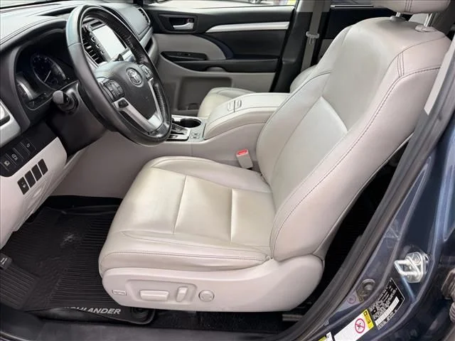 Used 2019 Blue Toyota XLE image 8