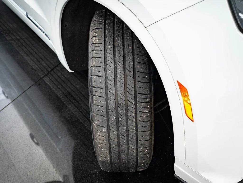 Used 2023 White Cadillac Sport image 40