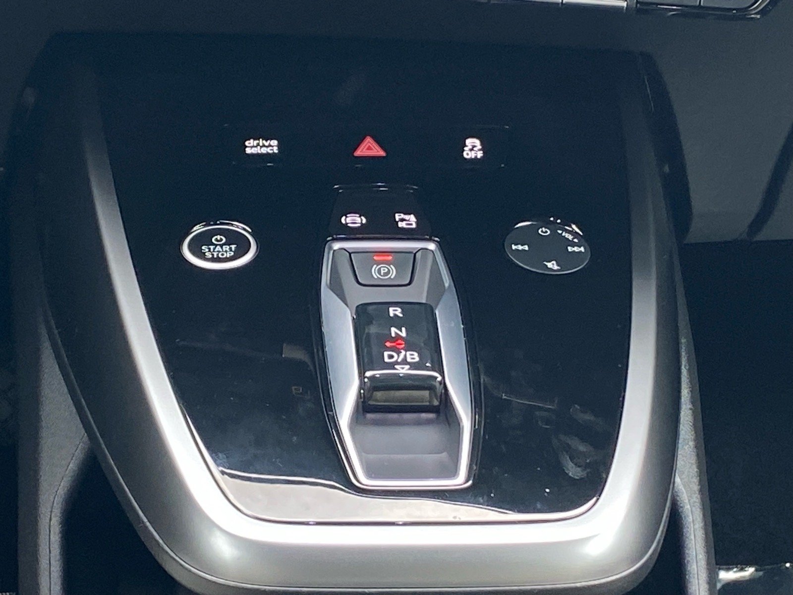 Used 2024 White Audi Premium Plus image 9